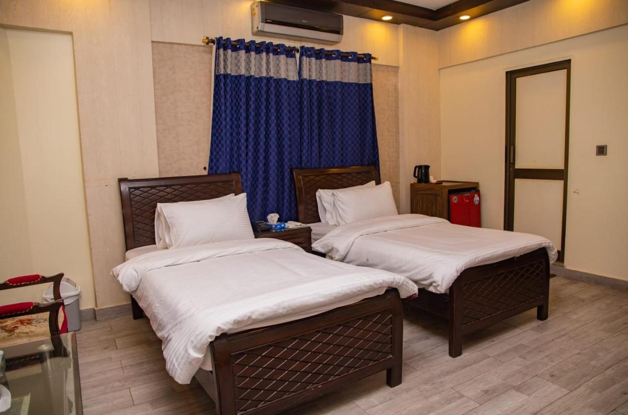 Elet Business Hotel Karachi Exteriör bild