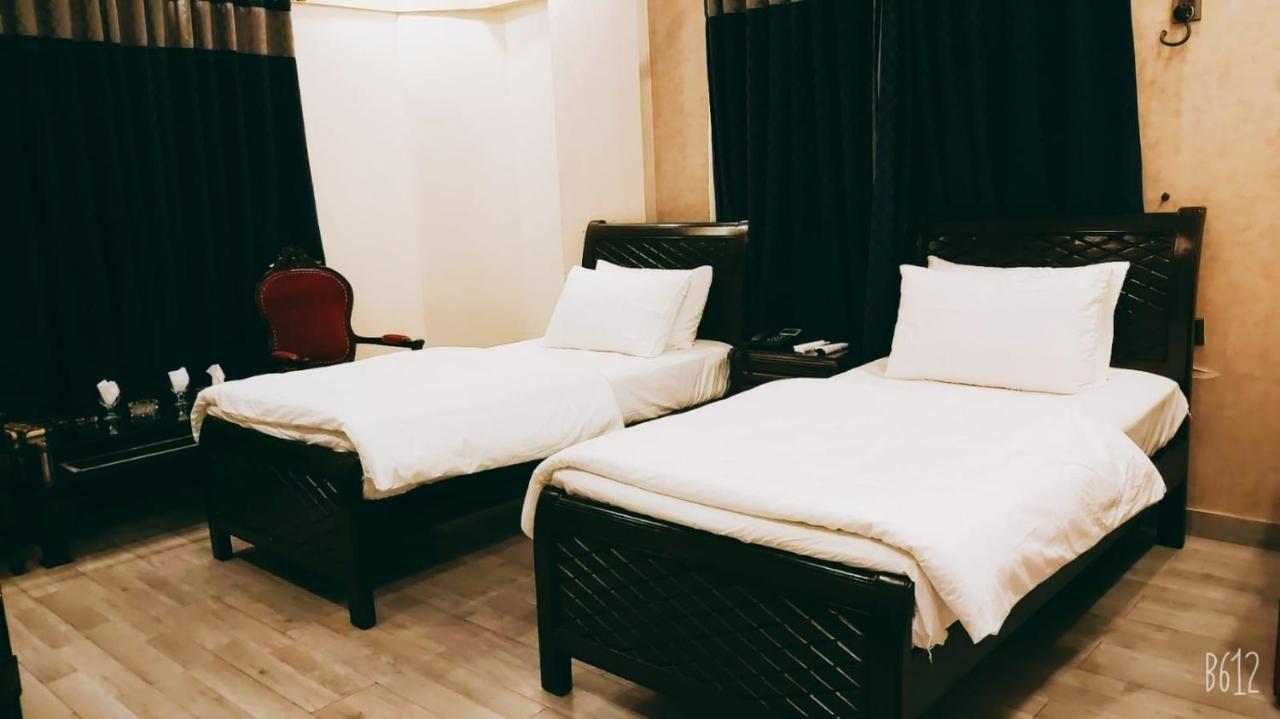 Elet Business Hotel Karachi Exteriör bild