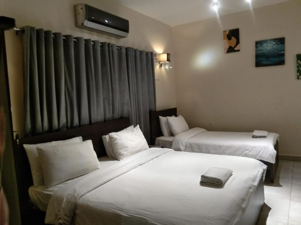 Elet Business Hotel Karachi Exteriör bild